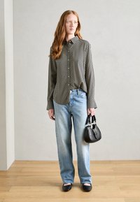 Marc O'Polo CASUAL FIT KENT COLLAR PRINT - Button-down blouse - black white