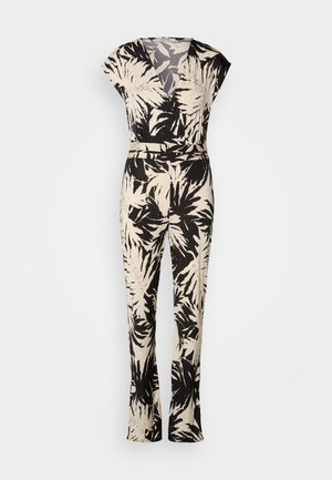 Tuta nera e beige con stampa di foglie tropicali, caratterizzata da scollo a V, maniche a cappuccio, vita cintrata e pantaloni a palazzo.