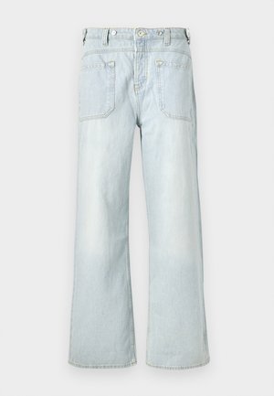Lichtblauwe denim wijdpijpjans met een hoge taille, twee achterzakken en subtiele vervaging, met gele stikaccenten.