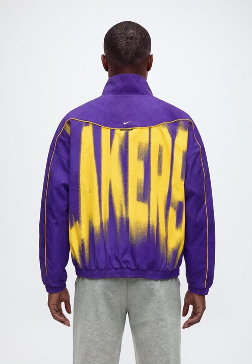 Nike LOS ANGELES LAKERS STANDARD ISSUE WOVEN JACKET - Chaqueta de entrenamiento - field purple/amarillo — photo 3