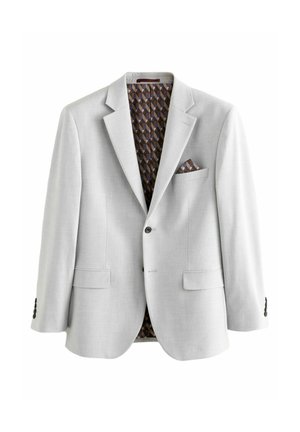 Blazer gris claro de diseño clásico, con dos bolsillos frontales y un interior marrón estampado. Presenta detalles en botones negros y un pañuelo de bolsillo.