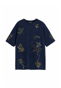 Navyblaue, oversized T-Shirt mit kurzen Ärmeln, das bunte gestickte Muster von Figuren und Formen auf dem Stoff zeigt. Baumwollstoff.