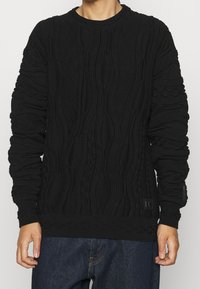 Carlo Colucci Trui - black