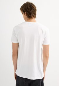 INSIDE Camiseta estampada - blanco