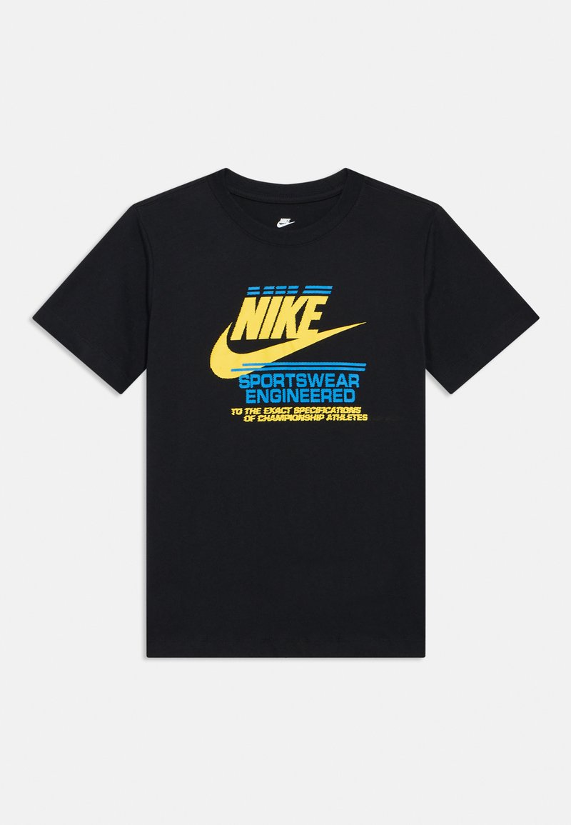 Tricou din bumbac negru cu un grafic îndrăzneț galben și albastru, care include logo-ul Nike și text. Gât rotund, mâneci scurte, croi standard.