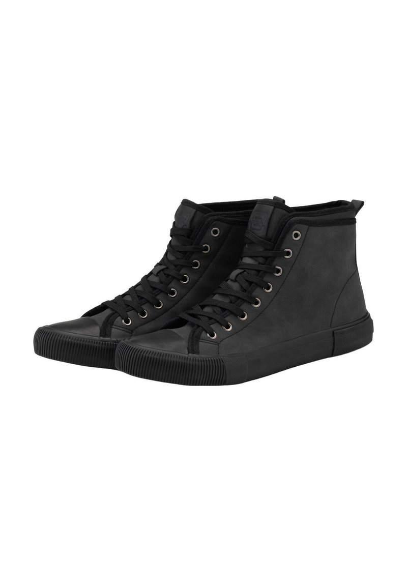 Schwarze High-Top-Sneaker aus strukturiertem Stoff mit gummierter Sohle, ausgestattet mit Metallösen, flachen Schnürsenkeln und einer Zehenkappe.