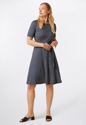 BETTY  - Sukienka z dżerseju