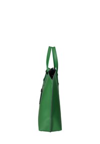 Sac tote vert en matériau lisse avec une forme élégante et angulaire. Dispose de deux poignées plates et d'un dessus zippé.