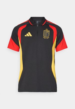 Juodas trumpas rankovėmis polo marškinėlis su raudonais ir geltonais akcentais, turintis ketvirtadalio užtrauktuką, išsiuvinėtą simbolį ir Adidas logotipą ant krūtinės.