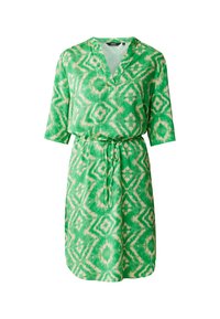 Grünes Kleid mit V-Ausschnitt, ¾-Ärmeln und einem Bindeband in der Taille. Es hat ein geometrisches Muster in helleren Farbtönen. Hergestellt aus einem leichten Stoff.