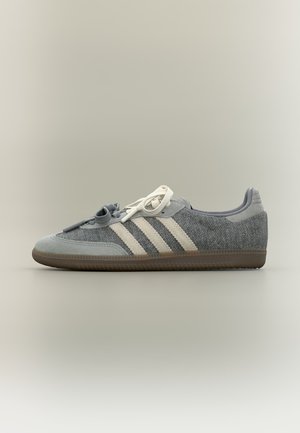 adidas Originals, MOLLY MAE SAMBA OG - Маратонки - grey three/off white