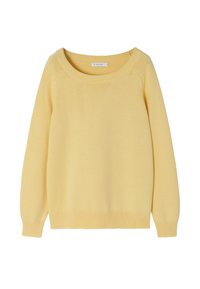 Jasnożółty sweter z dzianiny z szerokim, zaokrąglonym dekoltem, długimi rękawami i ściągaczami. Tkanina wydaje się miękka i gładka.