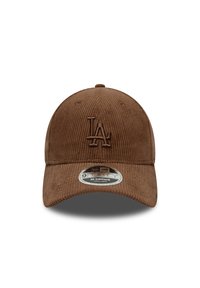 Καφέ καπέλο μπέιζμπολ από κοτλέ ύφασμα με καμπυλωτό γείσο, κεντημένο λογότυπο LA με νήμα σε ταιριαστό χρώμα και ρυθμιζόμενο λουράκι στο πίσω μέρος.