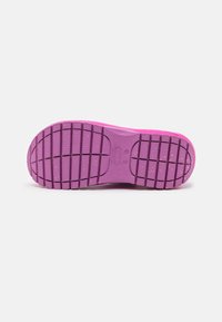 Crocs MEGA CRUSH UNISEX - Badesandaler - bubble