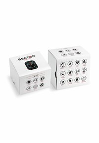 Witte kartonnen verpakking voor een SECTOR smart watch, met pictogrammen voor verschillende functies, zwarte graphics en een heldere venster die de horloge toont.