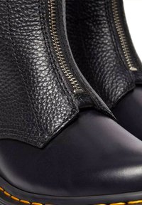 Dr. Martens Plateaulaarzen - nero