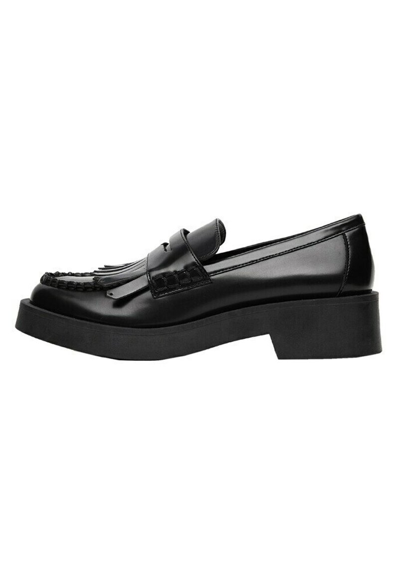 Sorte læder loafers med en flad, tyk sål og dekorativ frynse på vampsiden. Glat tekstur og slankt design.