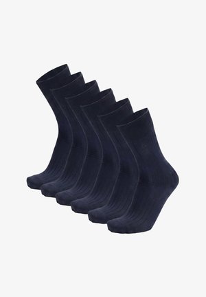 Sei paia di calzini a coste blu navy scuro disposti in fila su sfondo bianco.
