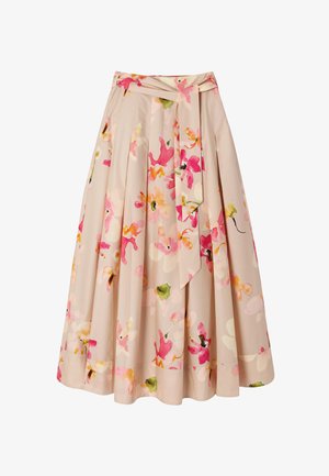 Beige midinederdel med pink, orange og grøn vandfarveblomstret print, plisseret design og matchende stofbælte bundet ved taljen.