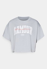 Harmaa lyhythihainen t-paita, joka on valmistettu pehmeästä puuvillasta. Paidassa on isot valkoiset tekstit "ARMOUR" punaisella alleviivauksella, sekä pieni logo keskellä.