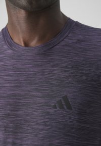 adidas Performance STRETCH - Sportska majica - shadow violet/black