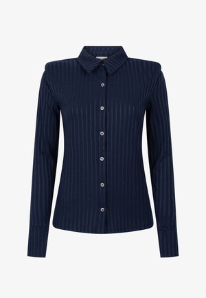 Dunkelblaues langärmliges Hemd mit Knopfleiste, vertikal dezent gestreift und mit spitzem Kragen, auf weißem Hintergrund präsentiert.