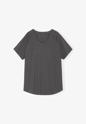 Tumehall lühikeste varrukatega V-kaelusega särk raglaani varrukatega, laotatud valgele taustale.