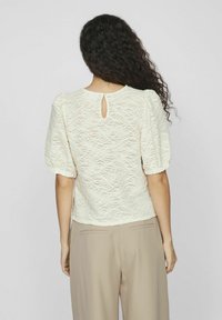 VILA KURZÄRMELIGES RUNDHALS - Blúzka - birch