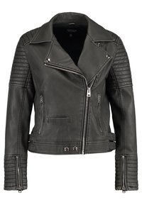 Czarna skórzana kurtka motocyklowa z prążkowaną teksturą na ramionach i rękawach, wyposażona w zamek błyskawiczny, przednie kieszenie oraz srebrne akcenty sprzętowe.
