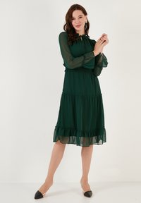 LELA REGULAR FIT - Juhlamekko - emerald