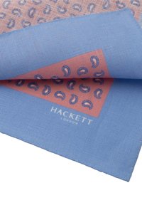 Plavi i ružičasti džepni rupčić s uzorkom od tkanine, s motivima paisleya i logotipom "HACKETT LONDON" u kutu.