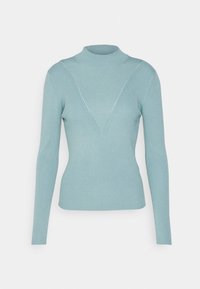 Hellblauer, gerippter Rollkragenpullover mit langen Ärmeln und einem V-förmigen Detail auf der Vorderseite, gefertigt aus weichem, strukturiertem Stoff.