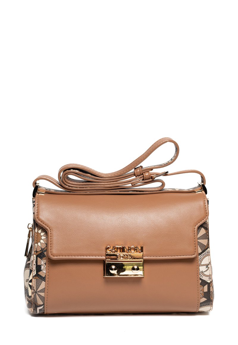 Braune Lederhandtasche mit geometrisch gemustertem Seitenbereich, goldenen Beschlägen und einem oberen Klappenverschluss. Enthält einen abnehmbaren Schultergurt.