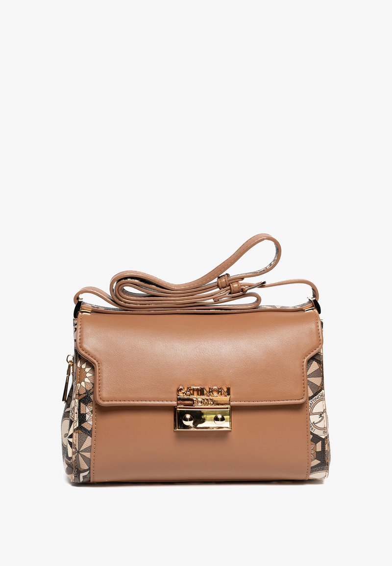 Braune Lederhandtasche mit geometrisch gemustertem Seitenbereich, goldenen Beschlägen und einem oberen Klappenverschluss. Enthält einen abnehmbaren Schultergurt.