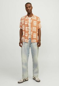Jack & Jones JORLUKE OCEAN RESORT STYD - Camisa - carnelian