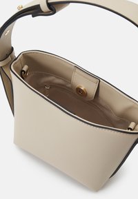 Lindex BAG BUCKET  LOOK - Bolso de mano - beige