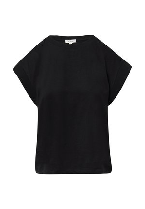 Czarna koszulka z krótkim rękawem, okrągłym dekoltem i szerokimi rękawami, z małą białą metką marki przy dekolcie.