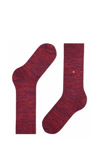 Czerwone i niebieskie skarpetki w melanż, z prążkowanymi mankietami i gładką teksturą; zawierają małą kontrastującą kropkę na jednej skarpetce.