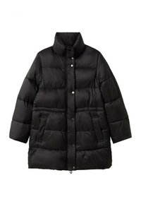 Cappotto imbottito nero con colletto alto, chiusura a bottone, tasche anteriori a toppa e texture trapuntata. Design di lunghezza media per garantire calore.