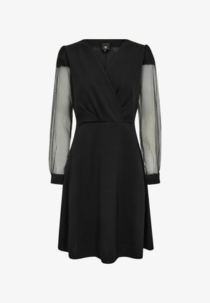 Čierne šaty s hlbokým véčkovým výstrihom a zavinovacím dizajnom. Majú priesvitné dlhé rukávy a rozšírenú sukňu. Mäkka tkanina s hladkou textúrou.