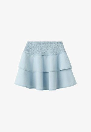 Jupe à volants bleu clair avec taille smockée élastique et couches inférieures évasées, adaptée pour un usage décontracté.