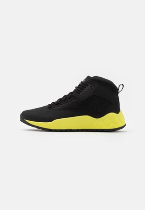SOLAR WAVE MID - Höga sneakers - black