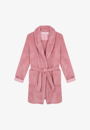 Accappatoio in peluche rosa con colletto a scialle, cintura, e due tasche frontali. Tessuto a contrasto a motivo visibile sui polsini delle maniche e all'interno del colletto.