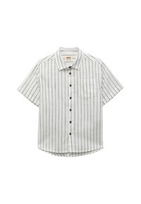 Maglietta button-up a maniche corte in tessuto grigio chiaro con strisce verticali blu navy e una tasca sul petto sinistro. Presenta cinque bottoni marroni.
