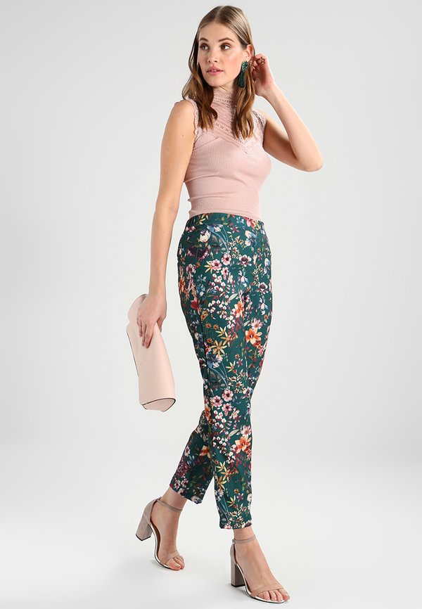 Top - vintage powder4