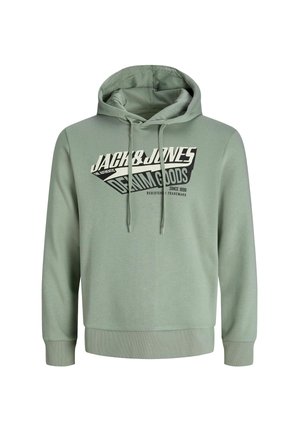 Zelená mikina s kapucí vyrobená z měkké tkaniny, s potiskem loga na přední straně v černé a bílé barvě, šňůrkami na stažení a žebrovanými manžetami a lemem.