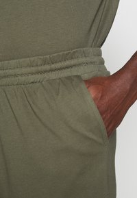 Pier One Conjunto de pijama - khaki