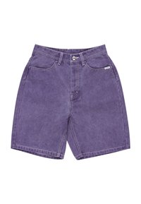 Shorts in denim viola con una vestibilità rilassata, design a cinque tasche, chiusura con bottone frontale e cuciture bianche a contrasto.