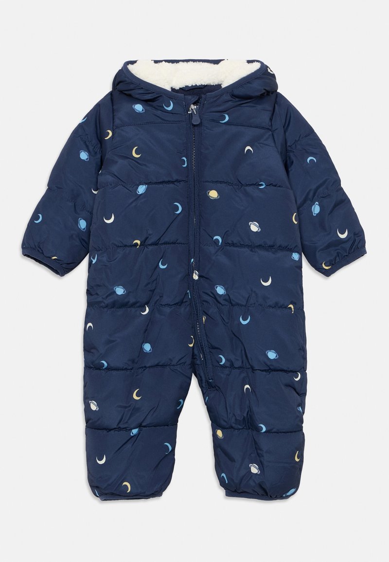 Combinaison de neige bébé bleu marine avec capuche, fermeture éclair devant, et petits motifs lune et planète en bleu, jaune et blanc.