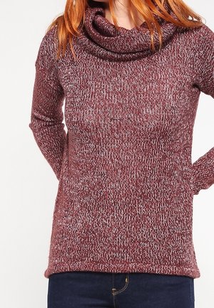 Maglione lavorato a maglia color bordeaux con collo a scialle, caratterizzato da un motivo testurizzato e maniche lunghe. Fili a contrasto creano un effetto multicolore sottile.
